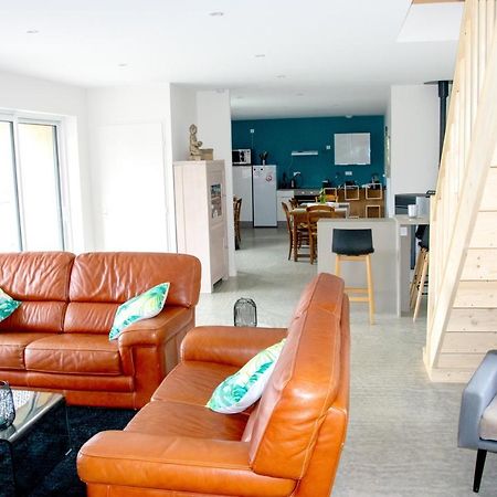 Villa Elegante A Panissieres Avec Piscine Privee Kültér fotó